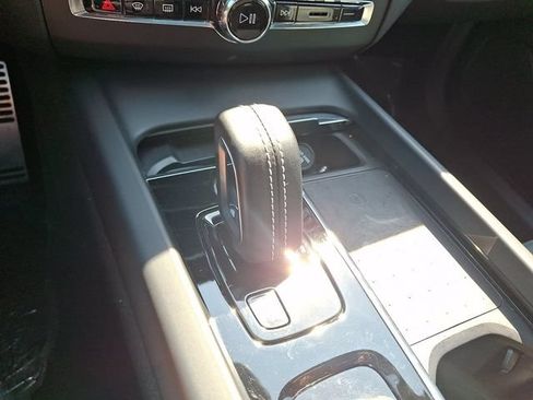 Used 2022 Volvo XC60 T8 R-Design w/ Advanced Package AWD/4WD image 18