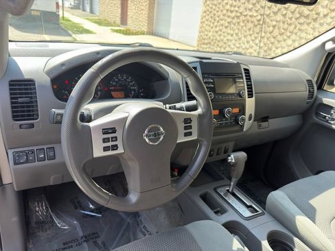 Used 2013 Nissan Frontier SV w/ SV Value Truck Pkg AWD/4WD image 22