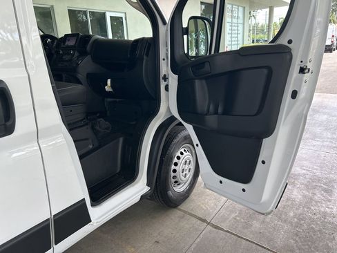 Used 2025 RAM ProMaster 2500 w/ Convenience Group FWD image 25
