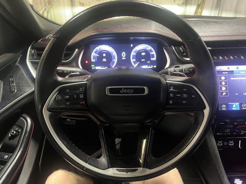 Used 2022 Jeep Grand Cherokee Trailhawk AWD/4WD image 14