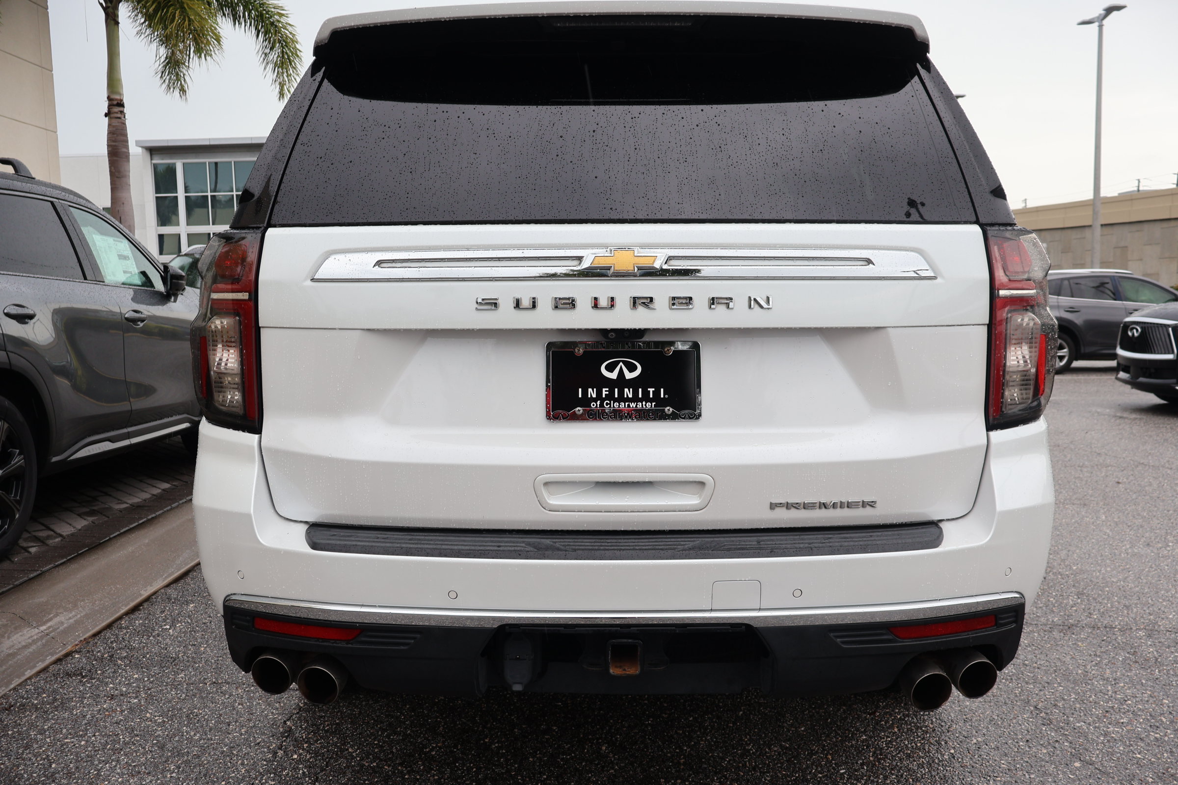 Used 2021 Chevrolet Suburban Premier w/ Premium Package RWD image 8