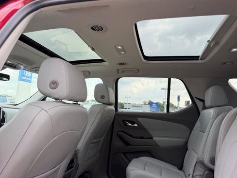 Used 2019 Chevrolet Traverse LT w/ LT Premium Package FWD image 11