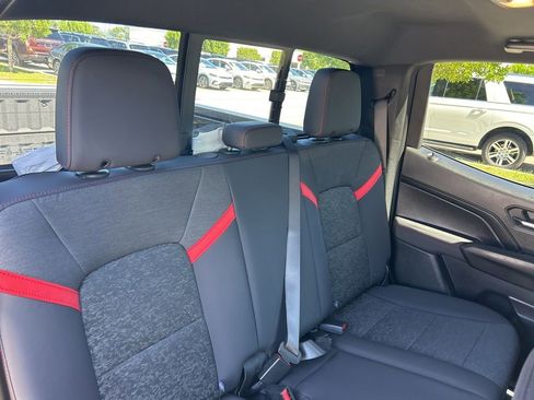 Used 2025 Chevrolet Colorado Z71 w/ Technology Package image 41