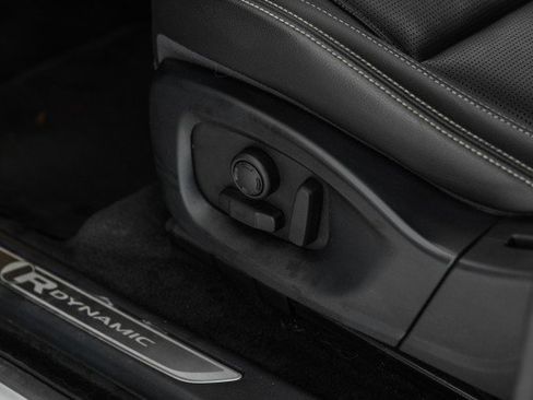 Used 2019 Jaguar E-PACE R-Dynamic SE image 30