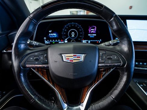 Used 2022 Cadillac Escalade Premium Luxury image 39