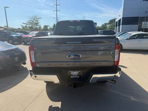 Used 2017 Ford F250 XLT w/ XLT Premium Package AWD/4WD image 5