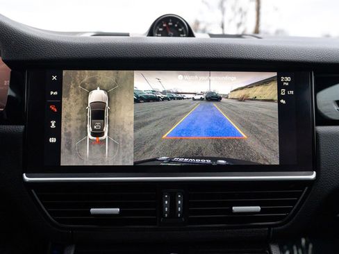 Used 2023 Porsche Cayenne Platinum Edition image 27