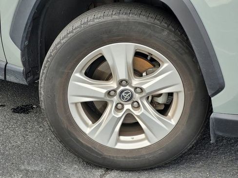 Used 2021 Toyota RAV4 XLE w/ Convenience Package image 9