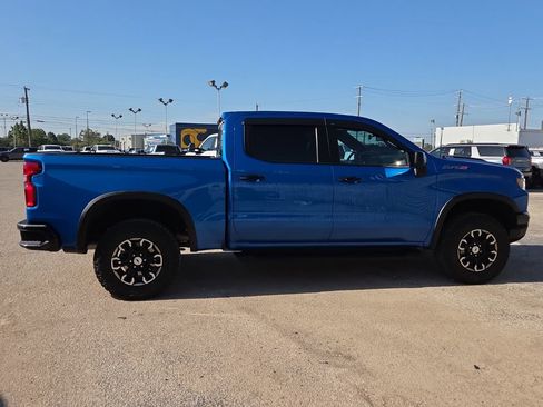 Used 2023 Chevrolet Silverado 1500 ZR2 w/ Technology Package AWD/4WD image 5