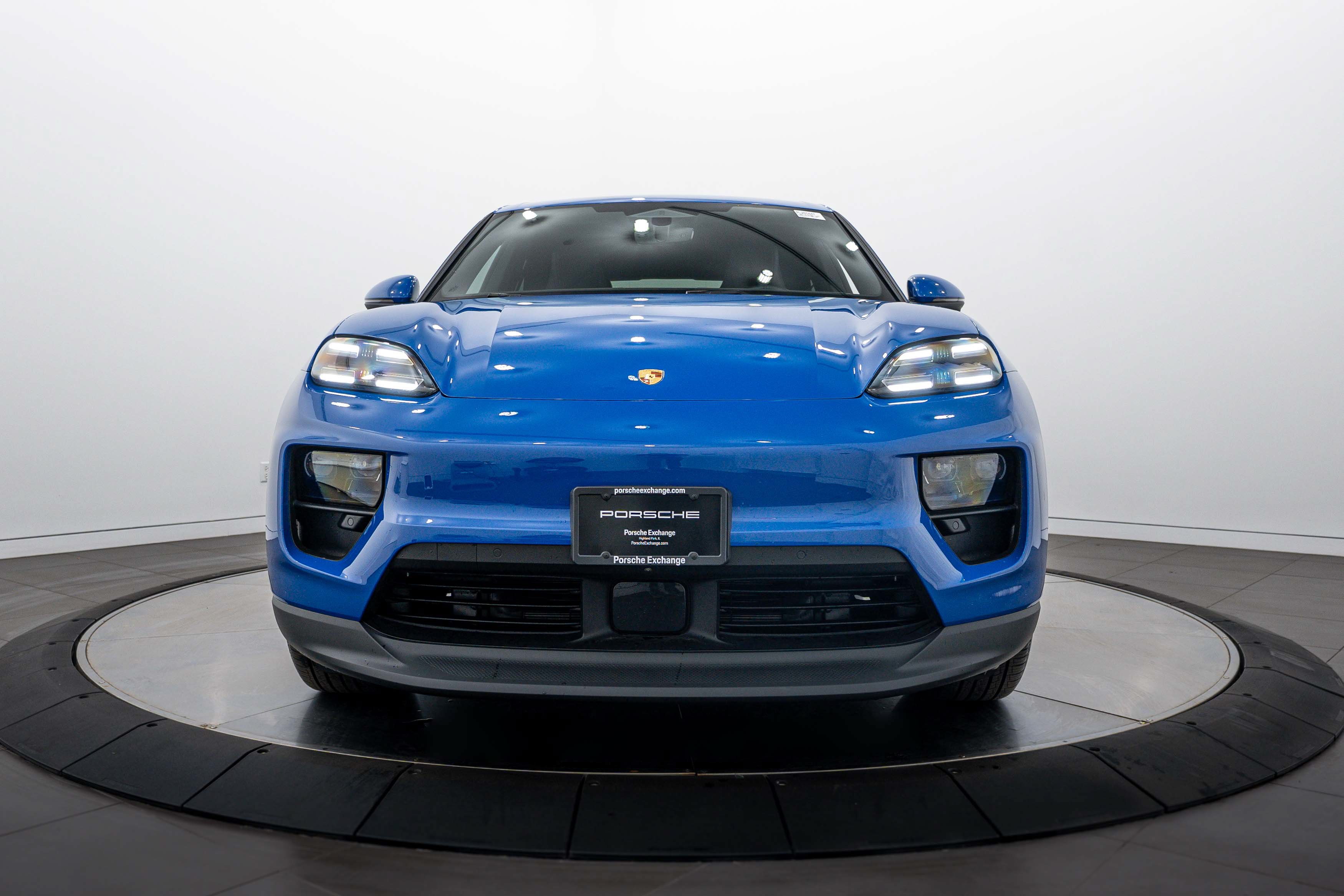 Certified 2026 Porsche Macan 4 Electric AWD/4WD image 10
