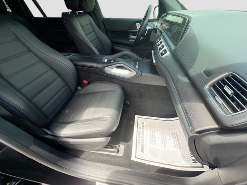 Used 2025 Mercedes-Benz GLS 450 4MATIC image 16