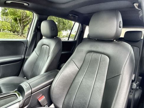 Used 2025 Mercedes-Benz GLB 250 image 14