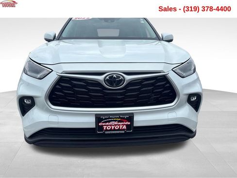 Used 2022 Toyota Highlander XLE AWD/4WD image 10