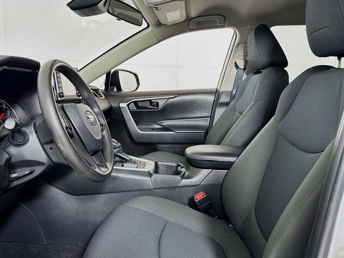 Used 2022 Toyota RAV4 LE FWD image 6