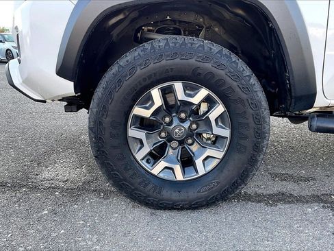 Used 2023 Toyota Tacoma TRD Off-Road image 9