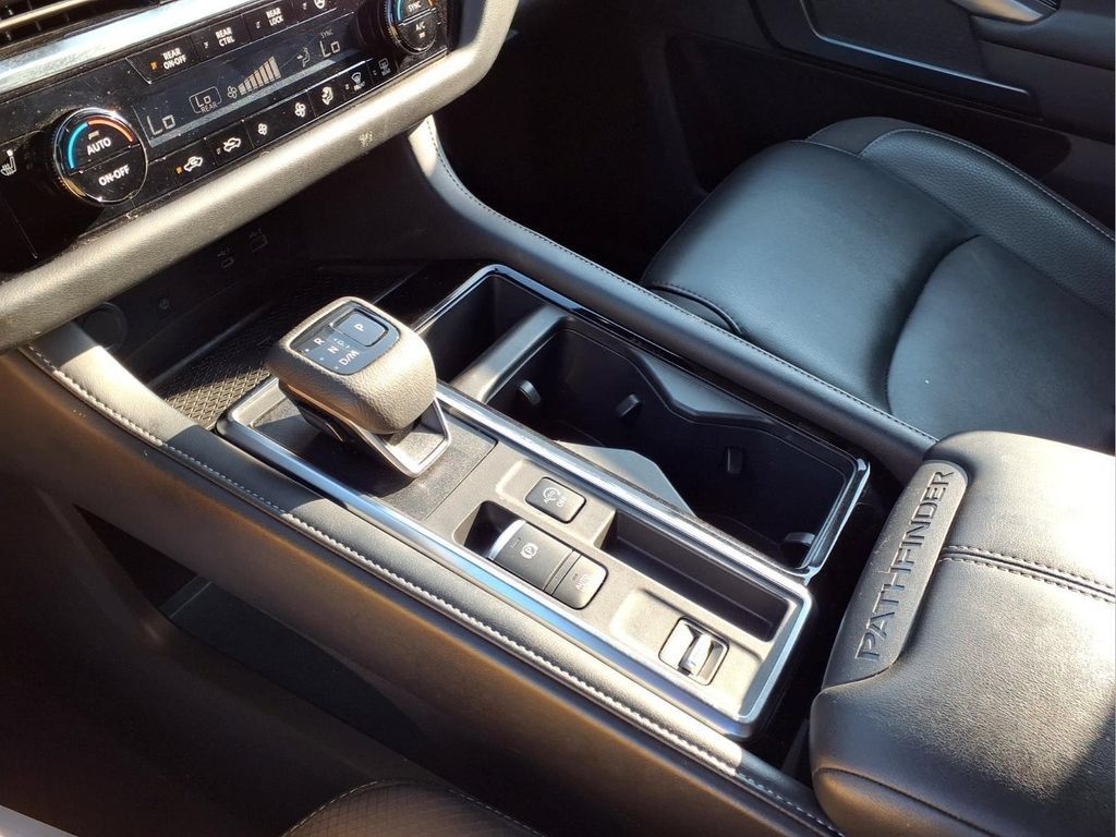 Used 2025 Nissan Pathfinder SL FWD image 14
