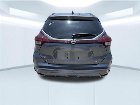 Used 2023 Nissan Kicks SR w/ SR Premium Package FWD image 7