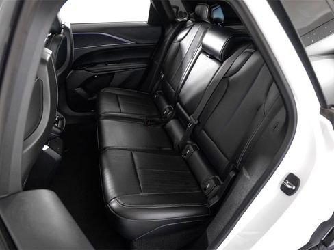 Used 2024 Cadillac Lyriq Luxury image 38