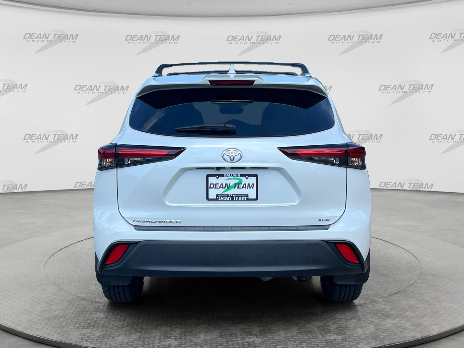 Used 2024 Toyota Highlander XLE FWD image 7