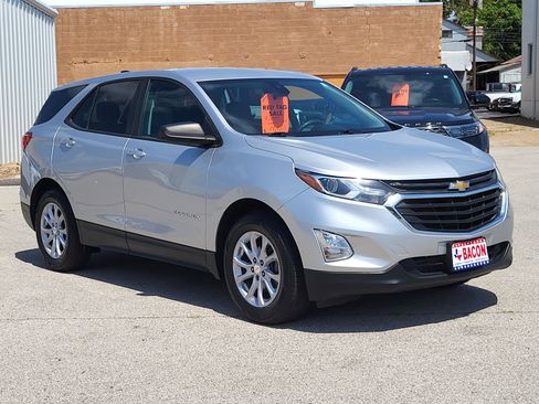 Used 2020 Chevrolet Equinox LS w/ LS Convenience Package image 2