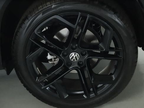 Certified 2026 Volkswagen Tiguan SE R-Line FWD image 41