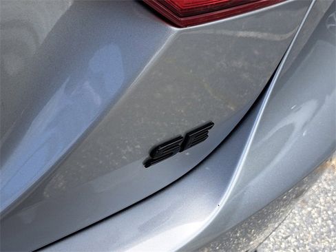 Used 2021 Toyota Camry SE w/ Convenience Package image 5