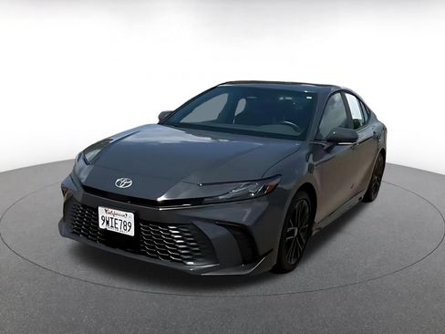 Used 2026 Toyota Camry SE FWD image 5