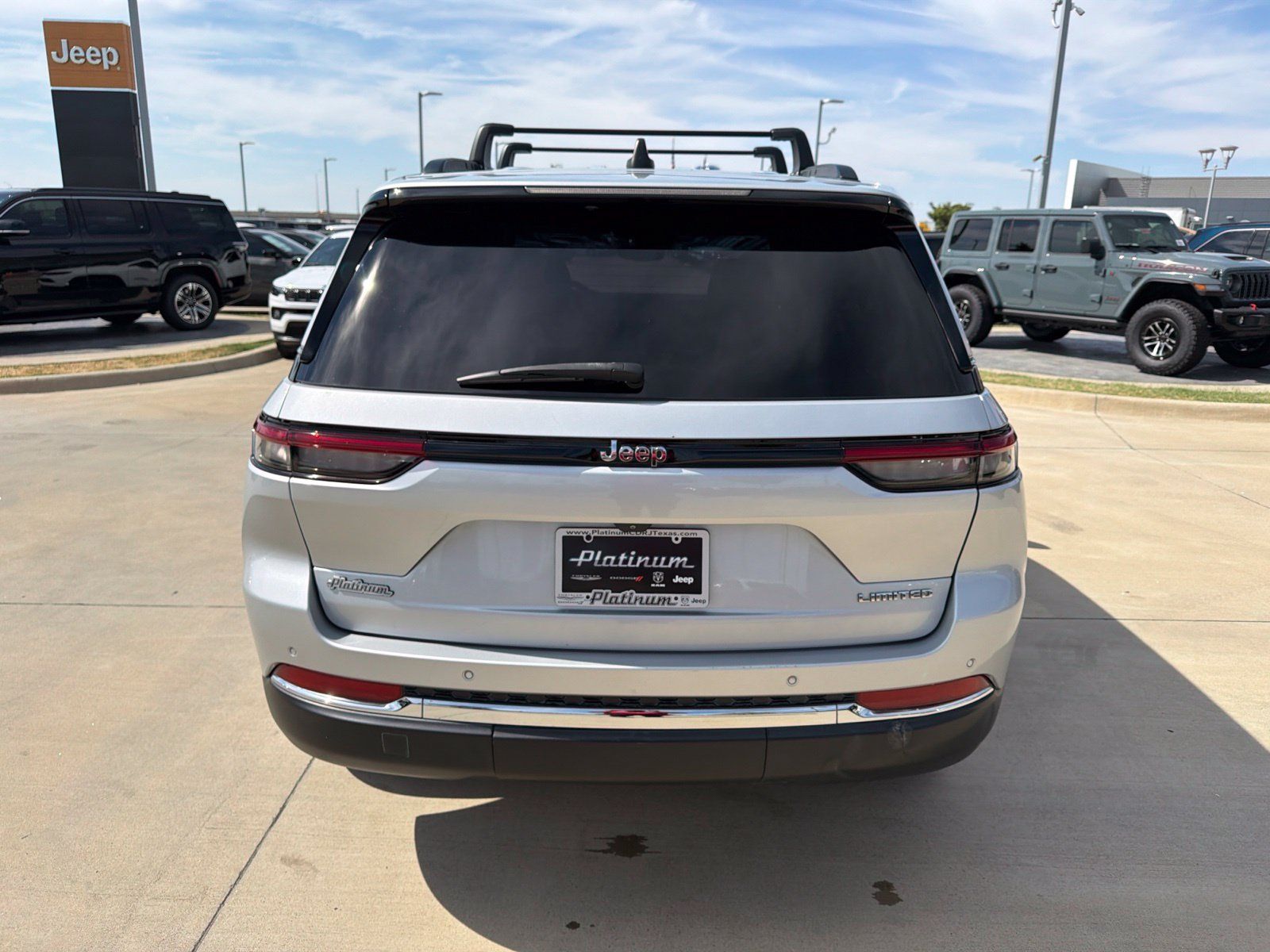 Used 2022 Jeep Grand Cherokee Limited RWD image 4