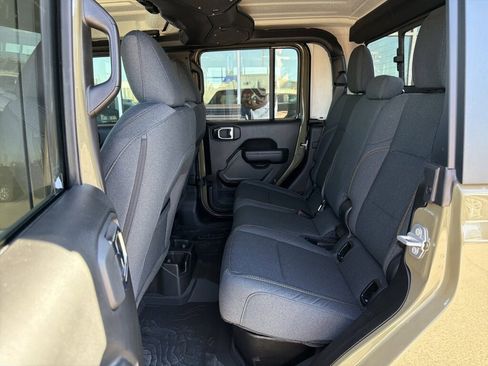 New 2025 Jeep Gladiator Sport AWD/4WD image 14