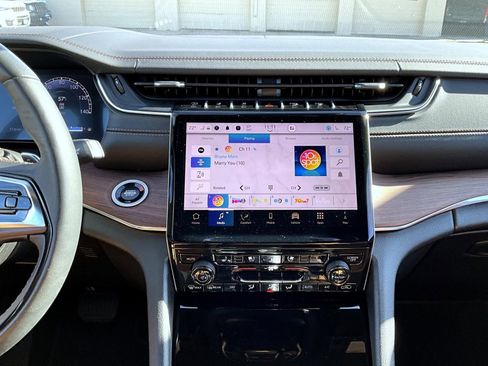 Certified 2025 Jeep Grand Cherokee L Summit w/ Obsidian Package image 14