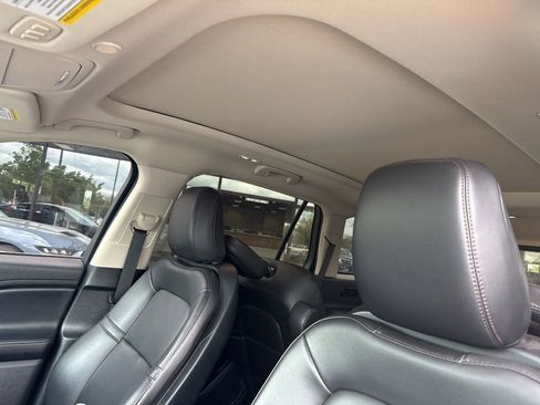 Used 2023 Lincoln Aviator AWD w/ Premium Package image 2