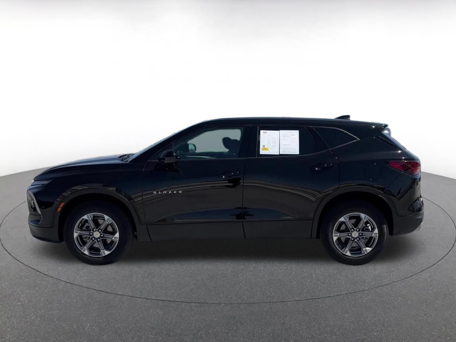 Used 2026 Chevrolet Blazer LT FWD image 9