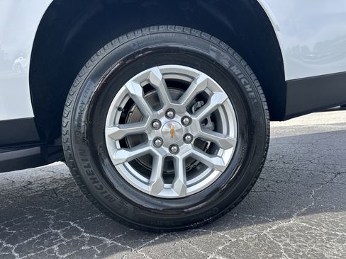 New 2026 Chevrolet Suburban LS image 21