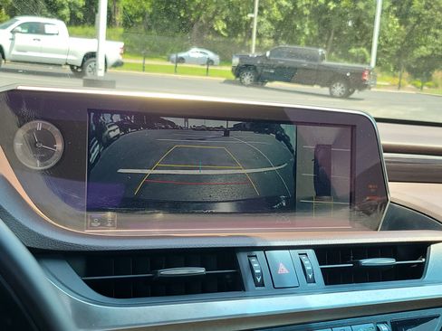 Used 2020 Lexus ES 350 Ultra Luxury w/ Accessory Package 2 FWD image 28