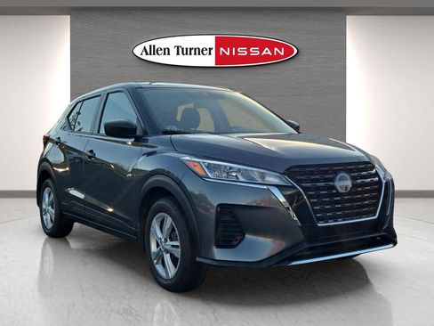 Used 2025 Nissan Kicks Play S image 1