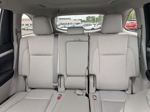 Used 2017 Toyota Highlander Plus AWD/4WD image 13