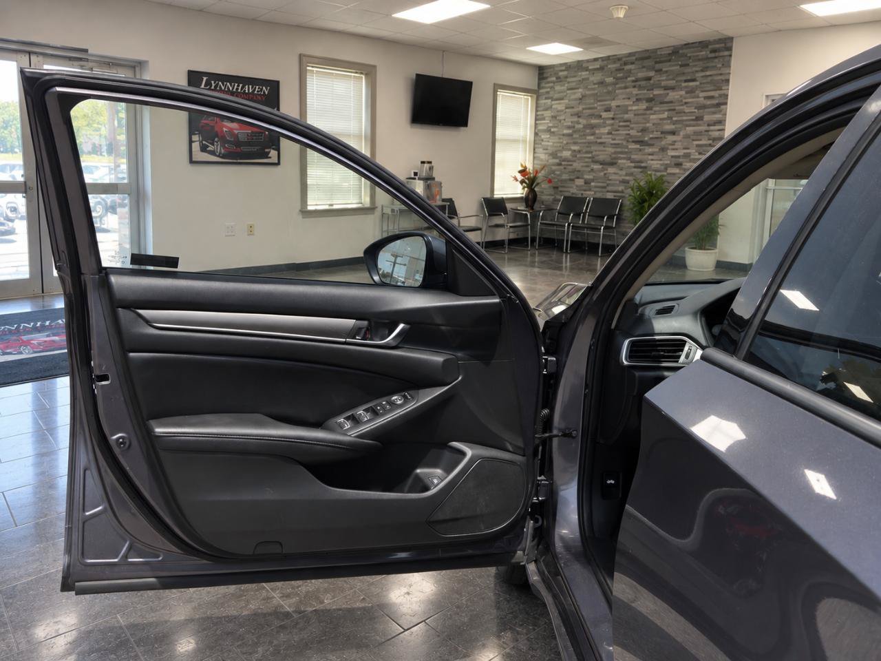 Used 2019 Honda Accord LX image 9