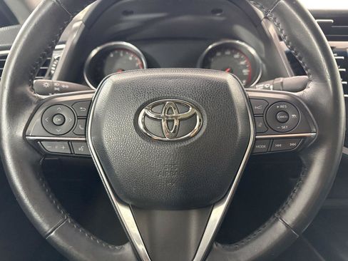 Used 2018 Toyota Camry XSE FWD image 16