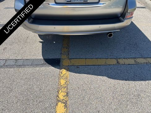 Used 2023 Lexus GX 460 Premium w/ Premium Package image 11