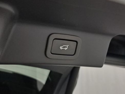 Used 2019 Jaguar F-PACE S image 39