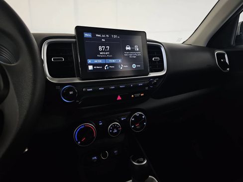 Used 2023 Hyundai Venue SE FWD image 19