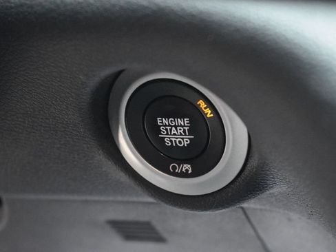 Used 2019 Chrysler Pacifica Touring Plus w/ S Appearance Package FWD image 29