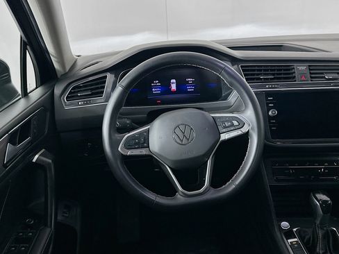 Used 2024 Volkswagen Tiguan SE FWD image 17