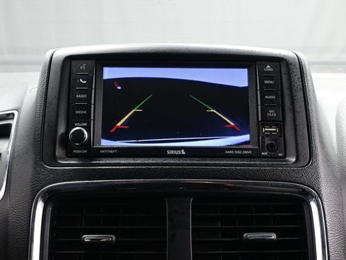 Used 2019 Dodge Grand Caravan SE w/ UConnect Hands-Free Group FWD image 16
