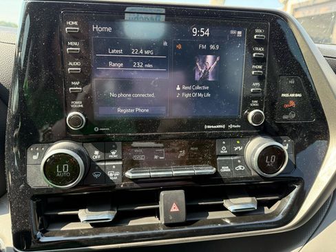 Used 2021 Toyota Highlander XLE FWD image 15