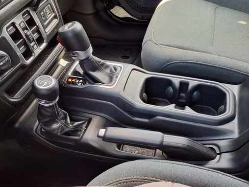 Used 2025 Jeep Wrangler Unlimited Sport AWD/4WD image 12