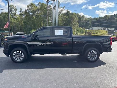 Used 2024 Chevrolet Silverado 2500 Custom image 10