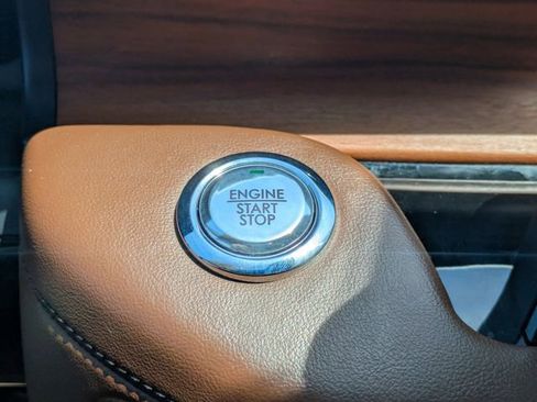 Used 2020 Lincoln Aviator Reserve w/ Equipment Group 201A AWD/4WD image 38