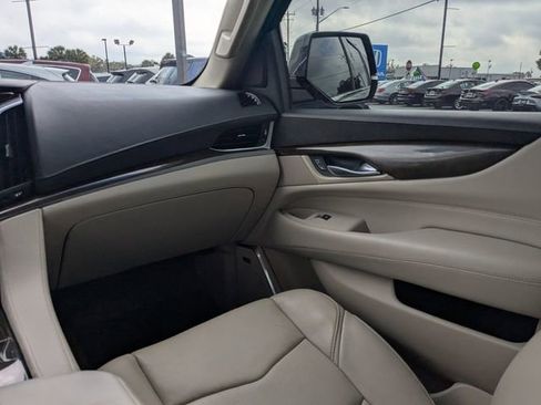 Used 2018 Cadillac Escalade Premium Luxury image 16