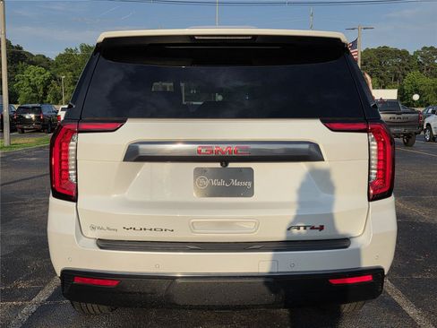 Used 2024 GMC Yukon AT4 w/ AT4 Premium Plus Package AWD/4WD image 6